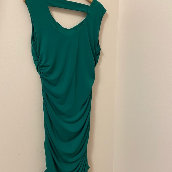Sweet Storm green body con dress w/ ruching. XS. - Picture 2 of 3